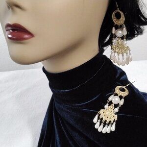 vintage White pearls gold tone dangle drop earrings Hook Classic elegant 4"